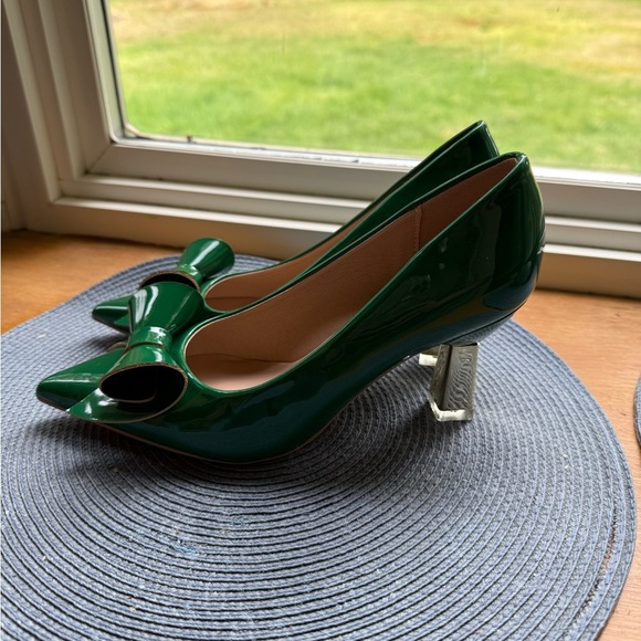 Elegant Green Bow Heels - Picture 5 of 14